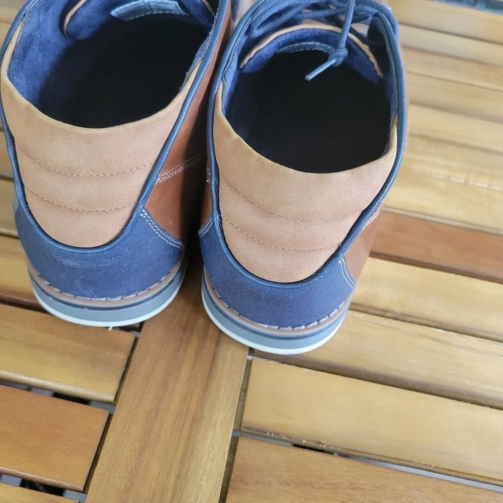 Brown Leather Chukka Boots with Blue Laces